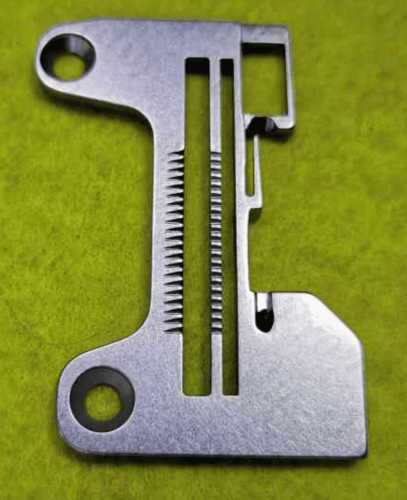 Пластина игольная 277502Р15 (20715010) с отверстием под леску от магазина Promily в Пятигорске