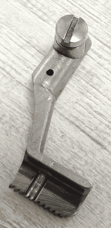 Лапка прижимная внутренняя Pfaff 145 (7.9 mm) 2/158 от магазина Promily в Пятигорске