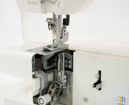Janome Cover Pro 7000 CPS от магазина Promily в Пятигорске