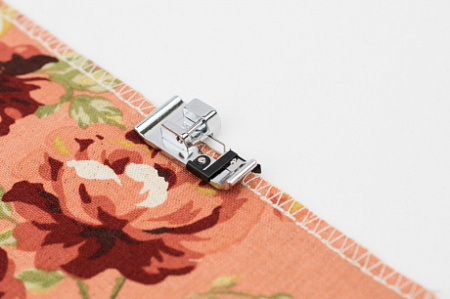 Лапка оверлочная широкая 7мм "М" Aurora (AU-156) от магазина Promily в Пятигорске